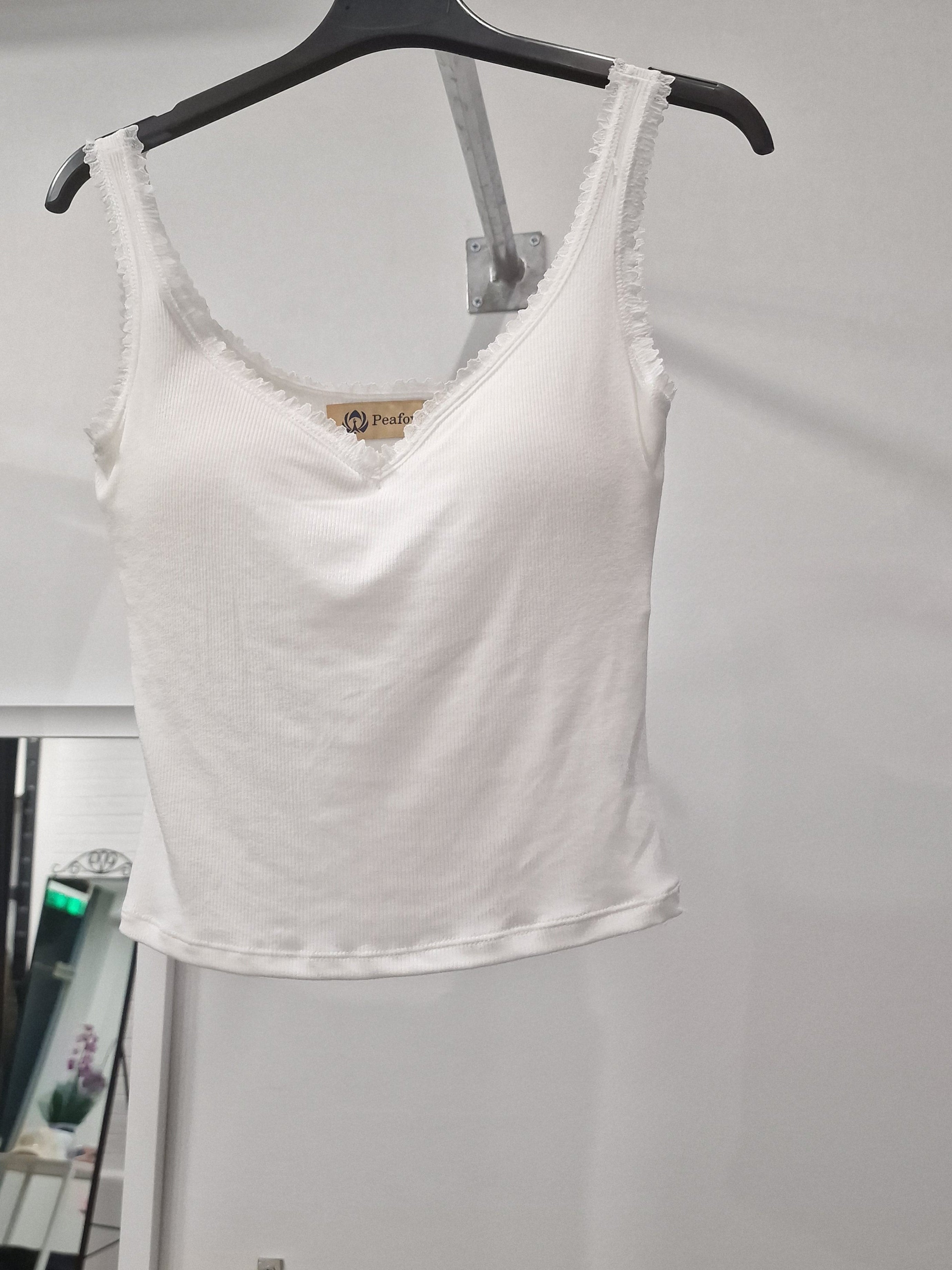 Λευκό Τοπ με Τιράντες και Δαντέλα