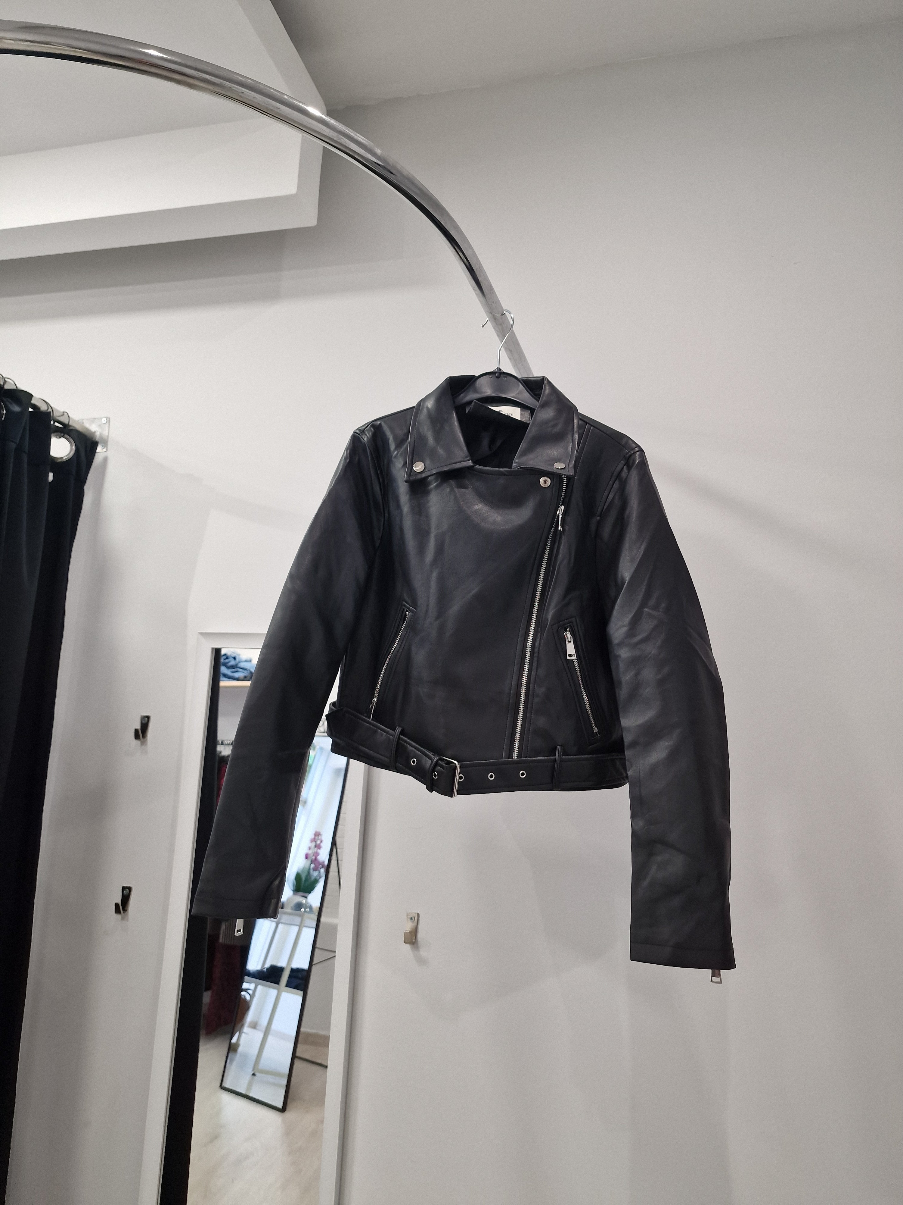 Μαύρο Δερμάτινο Μπουφάν Biker - Cropped