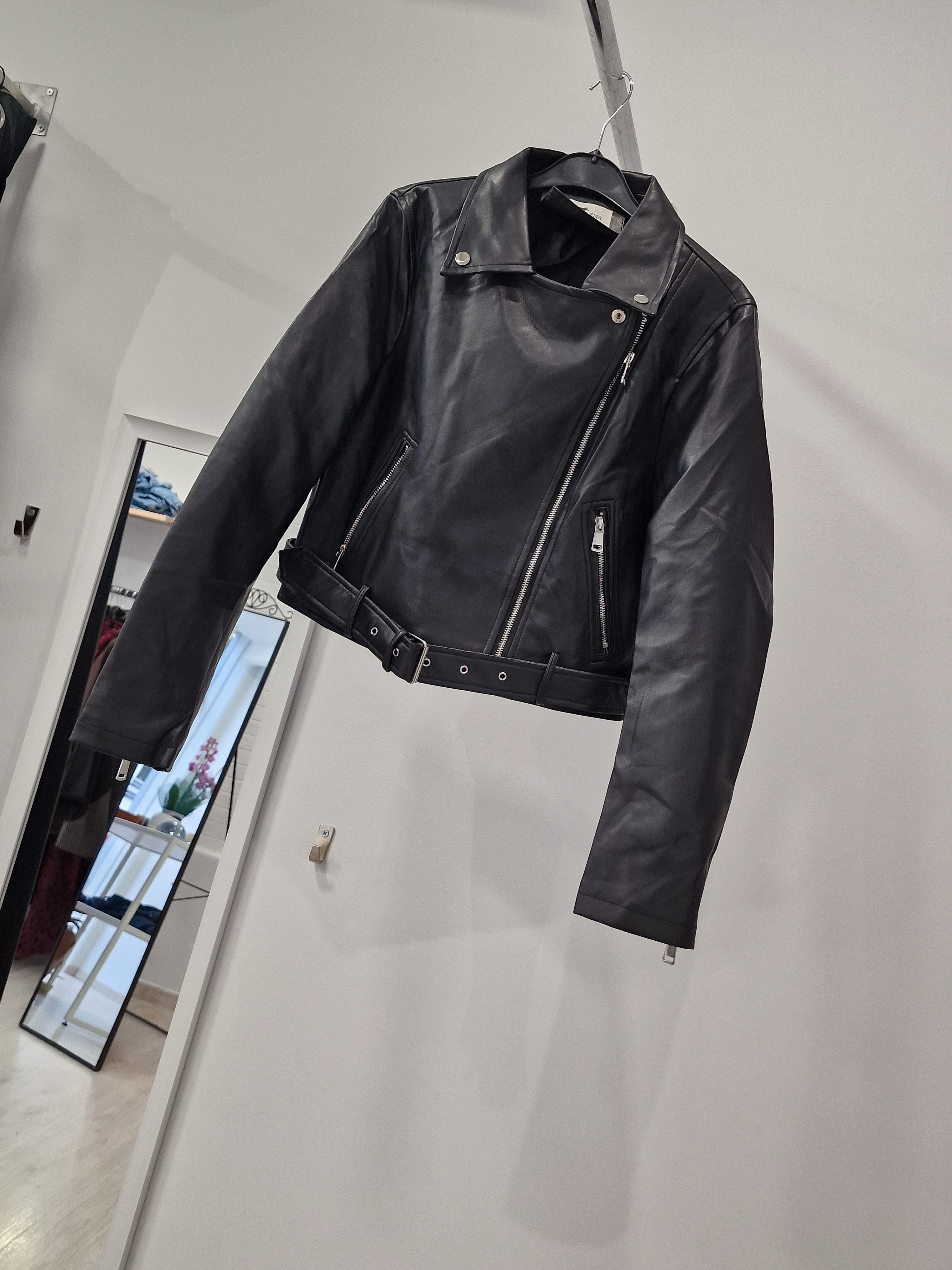 Μαύρο Δερμάτινο Μπουφάν Biker - Cropped