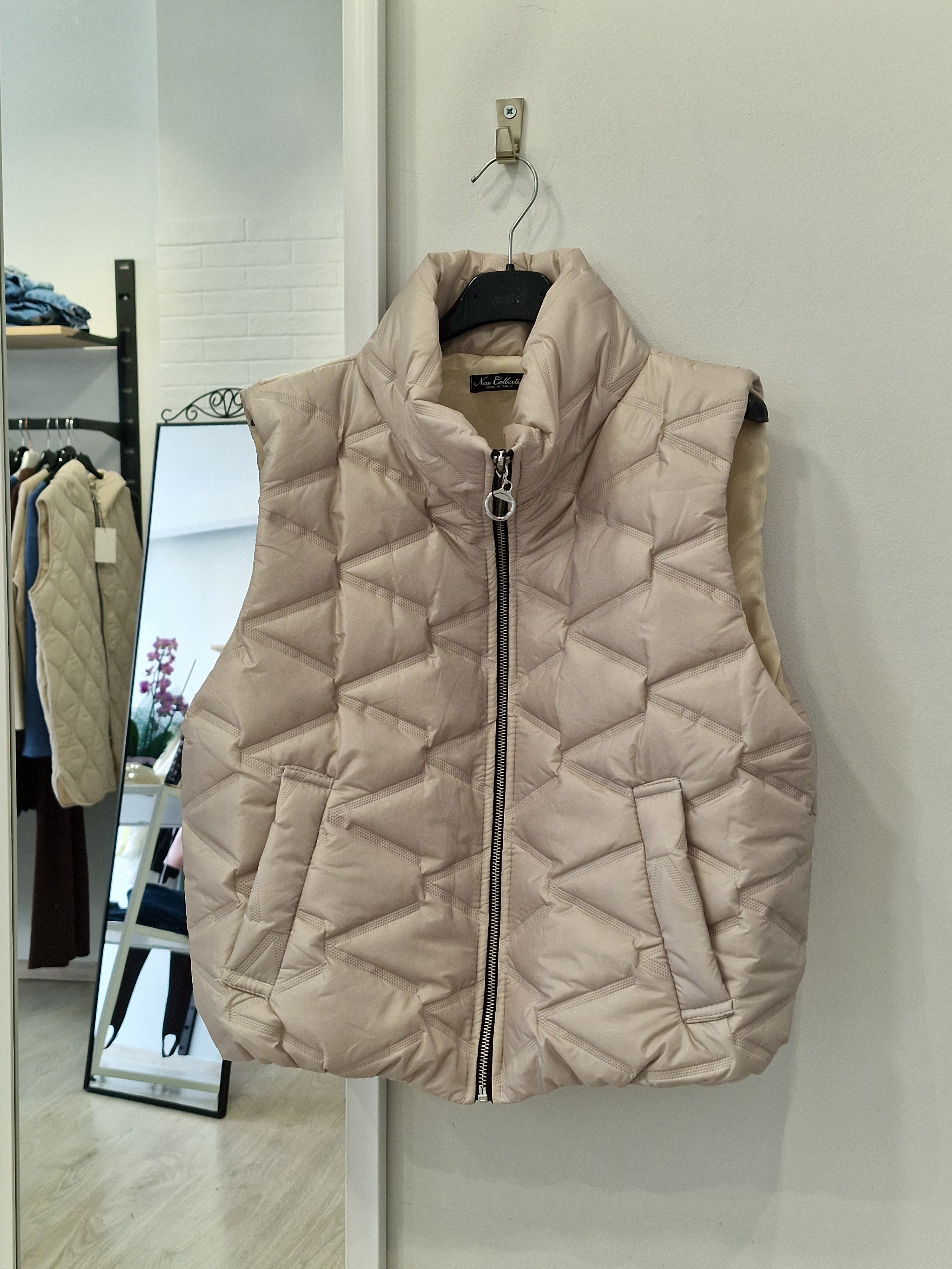 Καπιτονέ Αμάνικο Μπουφάν