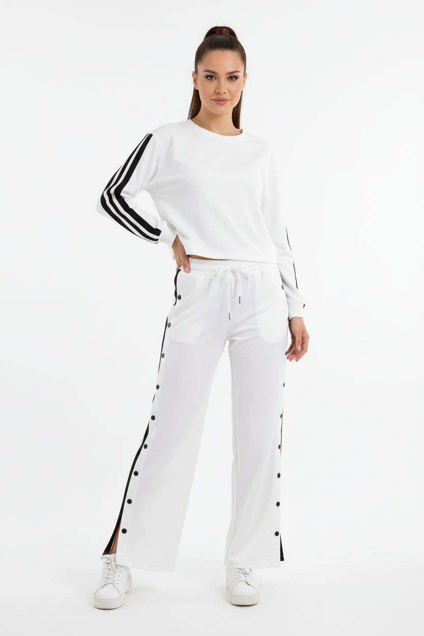 Μοντέλο με Λευκό Σετ Φόρμας